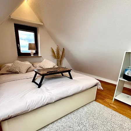 Hidden Gem: Zentrale Maisonette-wohnung Apartman