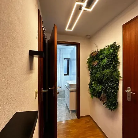 Hidden Gem: Zentrale Maisonette-wohnung Apartman
